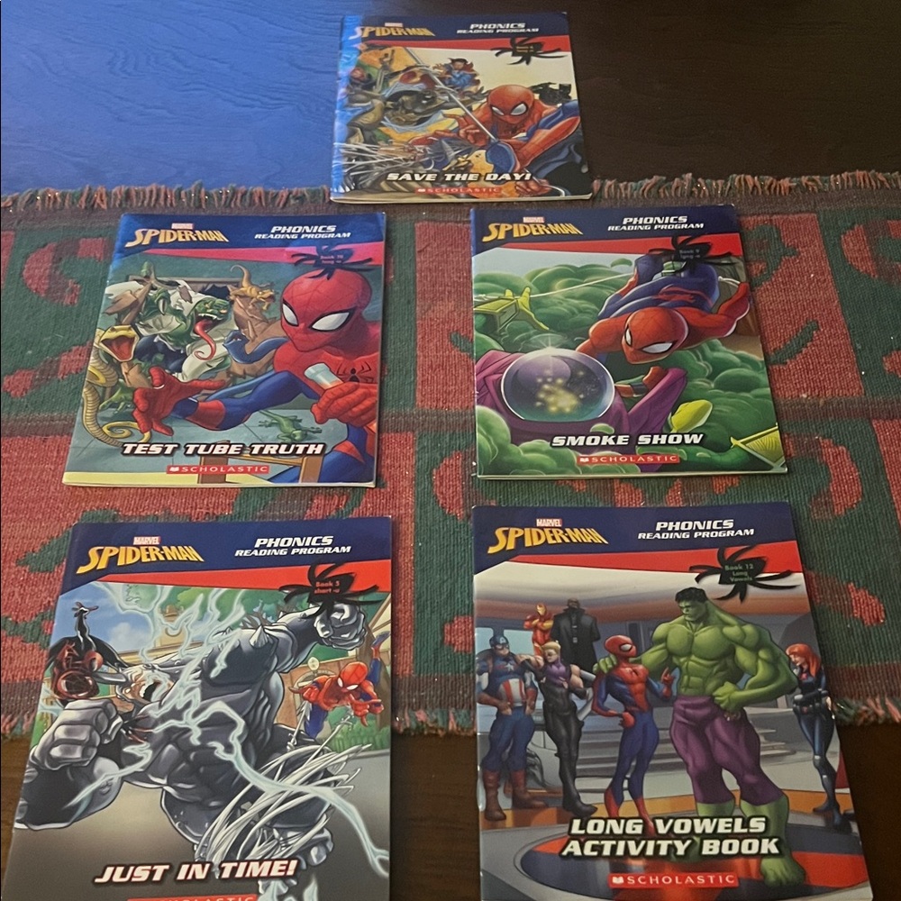 Scholastic Spider-Man Phonics Learning Set with Red and Blue Covers